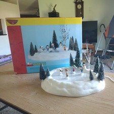 Dept 56 Peanuts On Ice. Christmas Ice Skating Figurine Set box/ paperexcellent picture