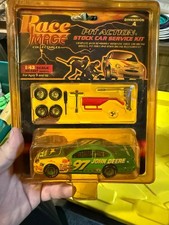 Race Image 1:43 Scale Pit Action Stock Car Service Diecast Model Car picture